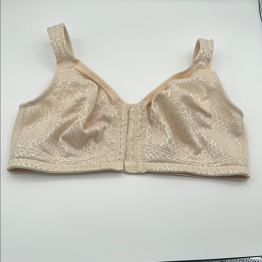 Elegant Beige Lace Women's Bra Front Closure
